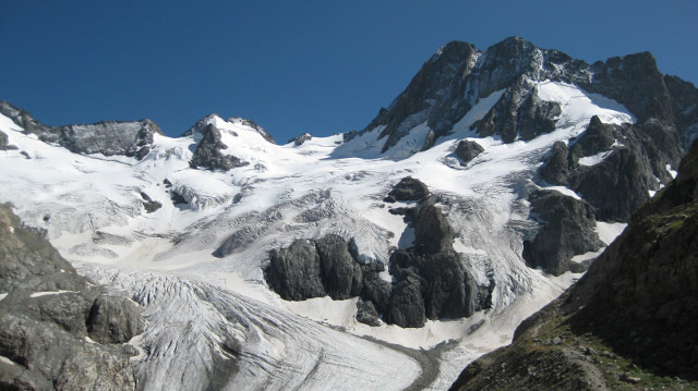 Les Bans au-dessus du glacier de la Pilatte depuis le refuge du même nom
