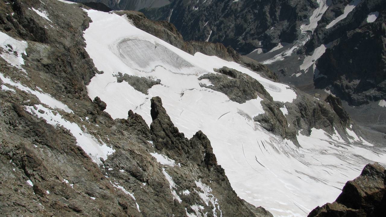Descente : Il faut viser le petit gendarme à gauche du Gd Gendarme pour trouver la suite de rappels