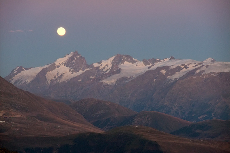 Lever de Lune sur la Meije