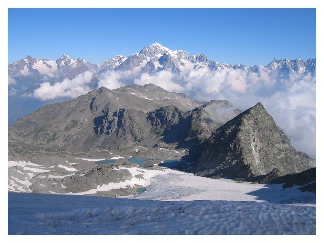 Vue sur le massif du Mont Blanc depuis le sommet