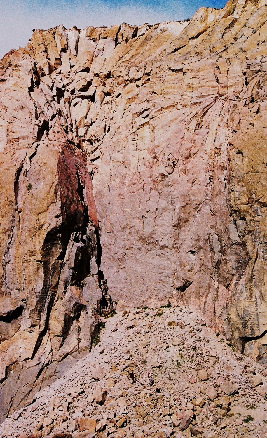 Formation géologique à repérer pour l'accès à Upper River Gorge (Bishop, CA)