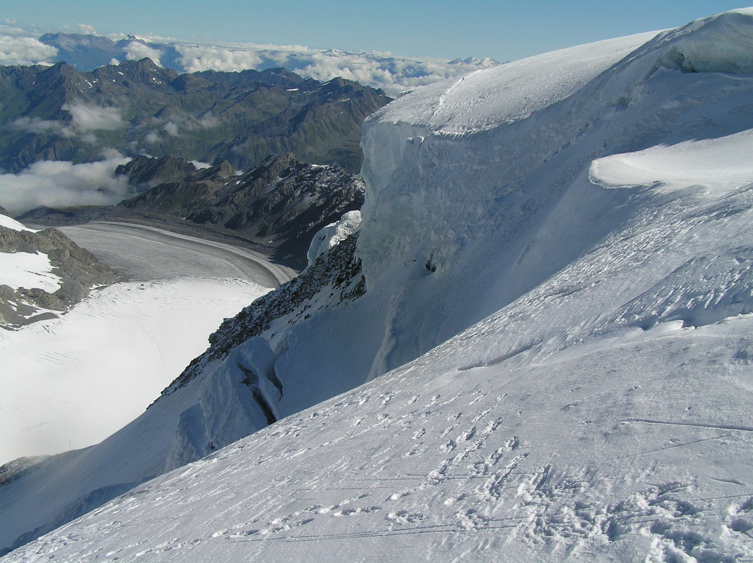 Au-dessus des séracs, vue sur le glacier de Corbassière