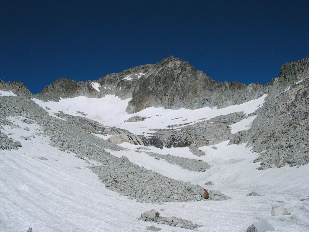 Le glacier de Coronas (le col à gauche)