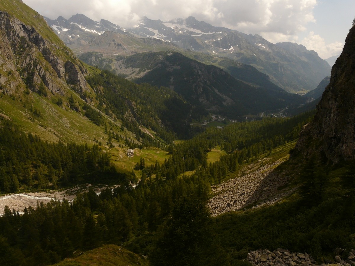 Vallée au dessus de Staffal en descendant de Quintino Sella