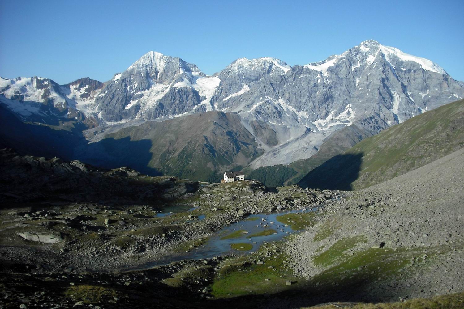 il rifugio alle prime luci