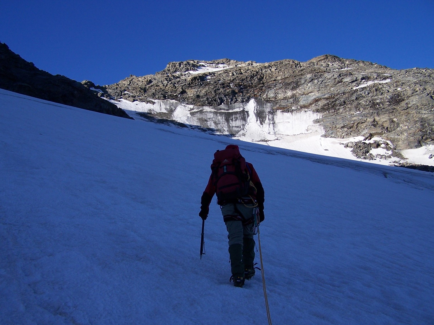 Jérome sur le Glacier du Bouchet au pied de la Face Nord bien sèche