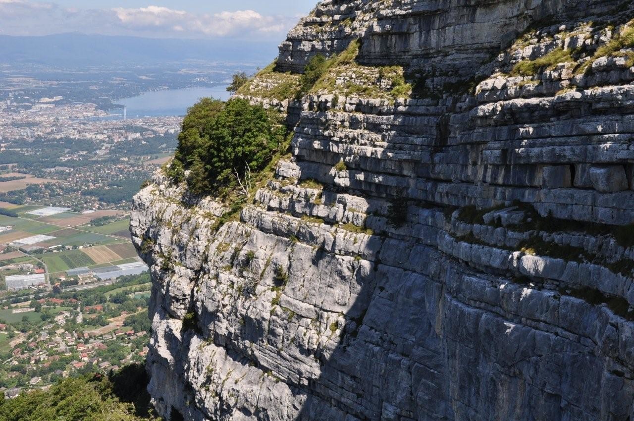 Salève et jet d'eau genevois