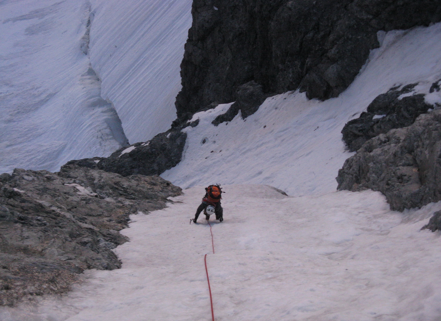 Claire dans un des passage en glace du couloir