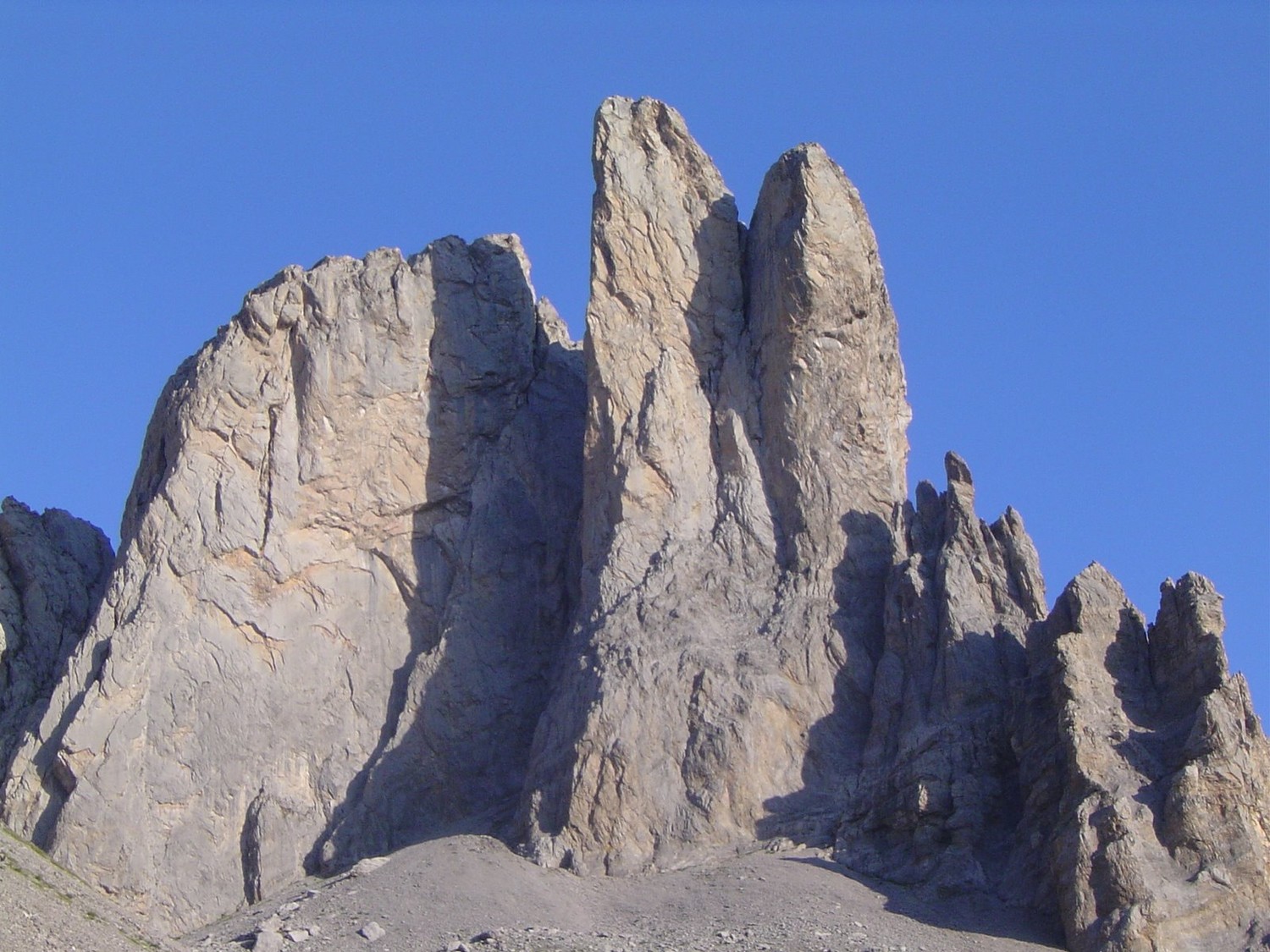 Le petit pic et la petite aiguille