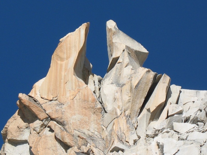Le beau granit fauve des Aiguilles Dorées