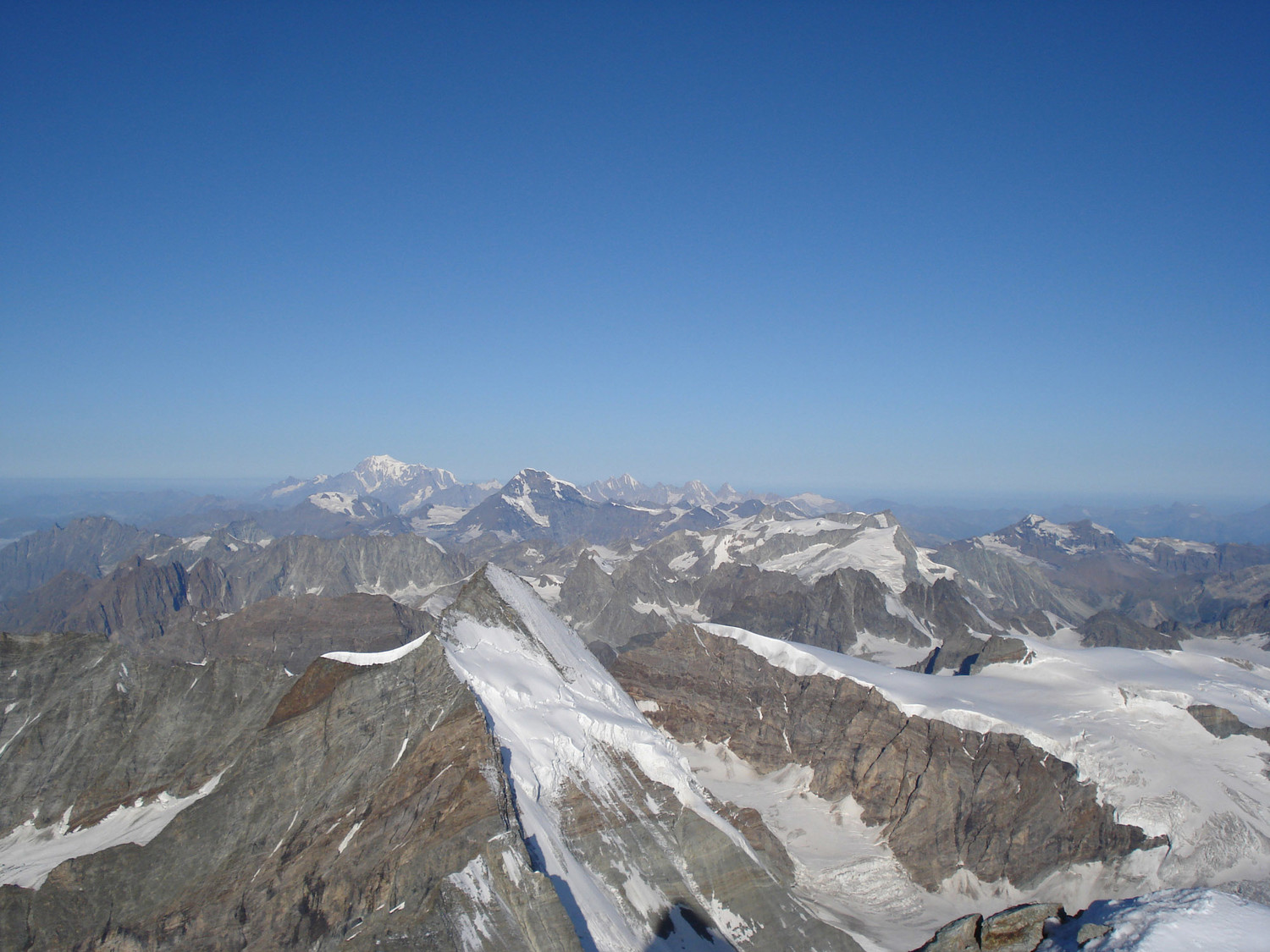 Vue sur l'ouest (Dent d'Hérens, Mont Blanc)