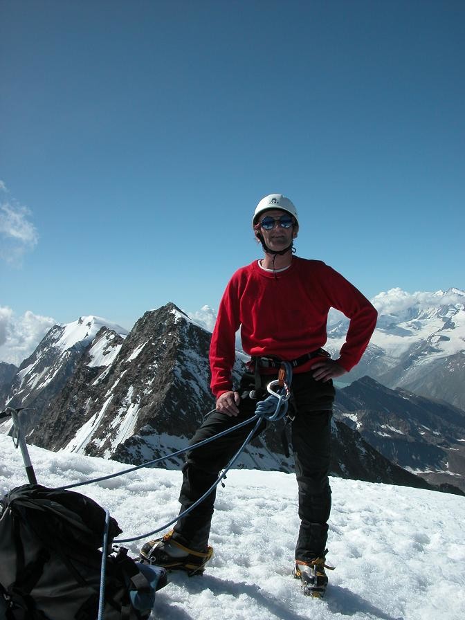 Henri on the top, his friend behind the shot