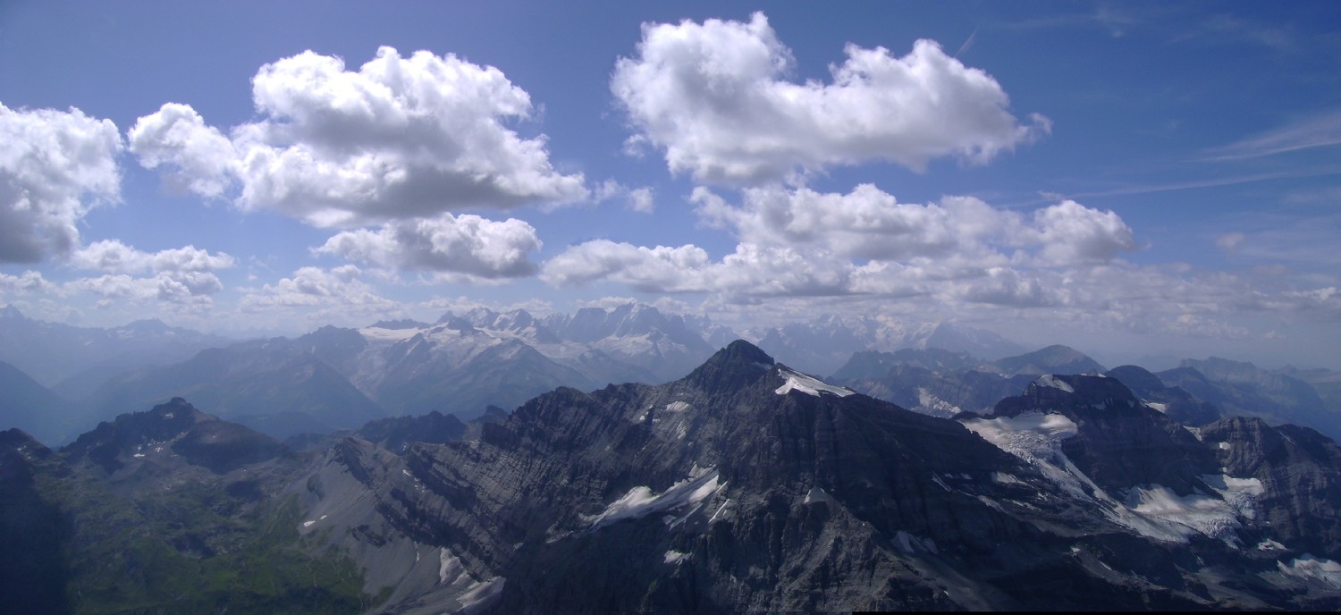 Sommet de la Haute Cime (Dents du Midi): vue sur le Grand Combin et le massif du Mont Blanc