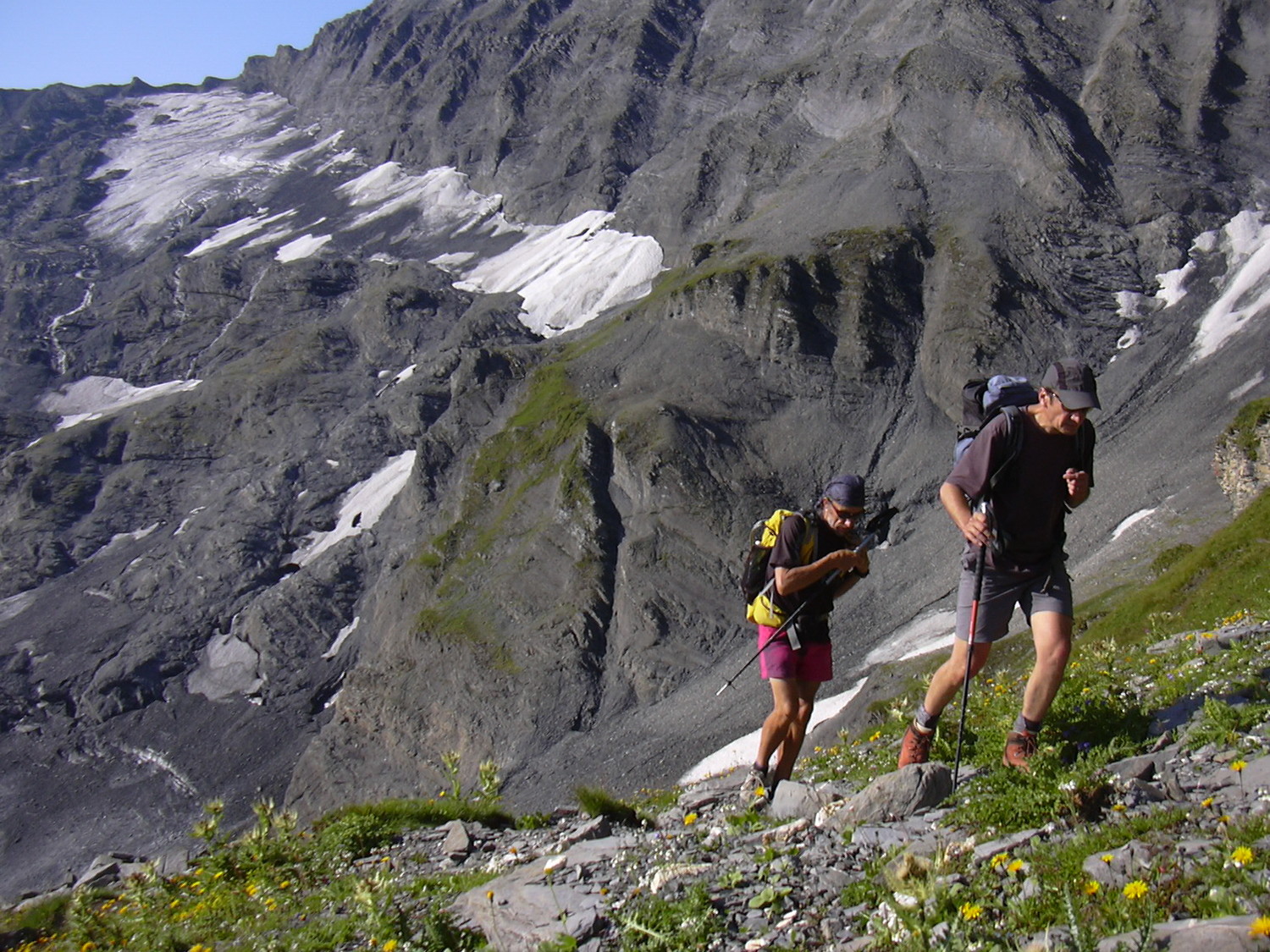 sous le col "vers l'homme"