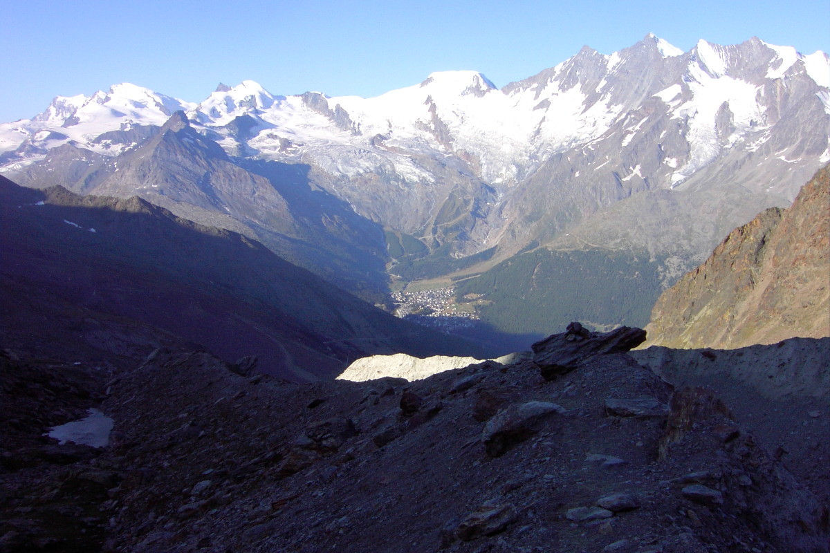 on grimpe face aux plus prestigieux 4000 de saas Fee