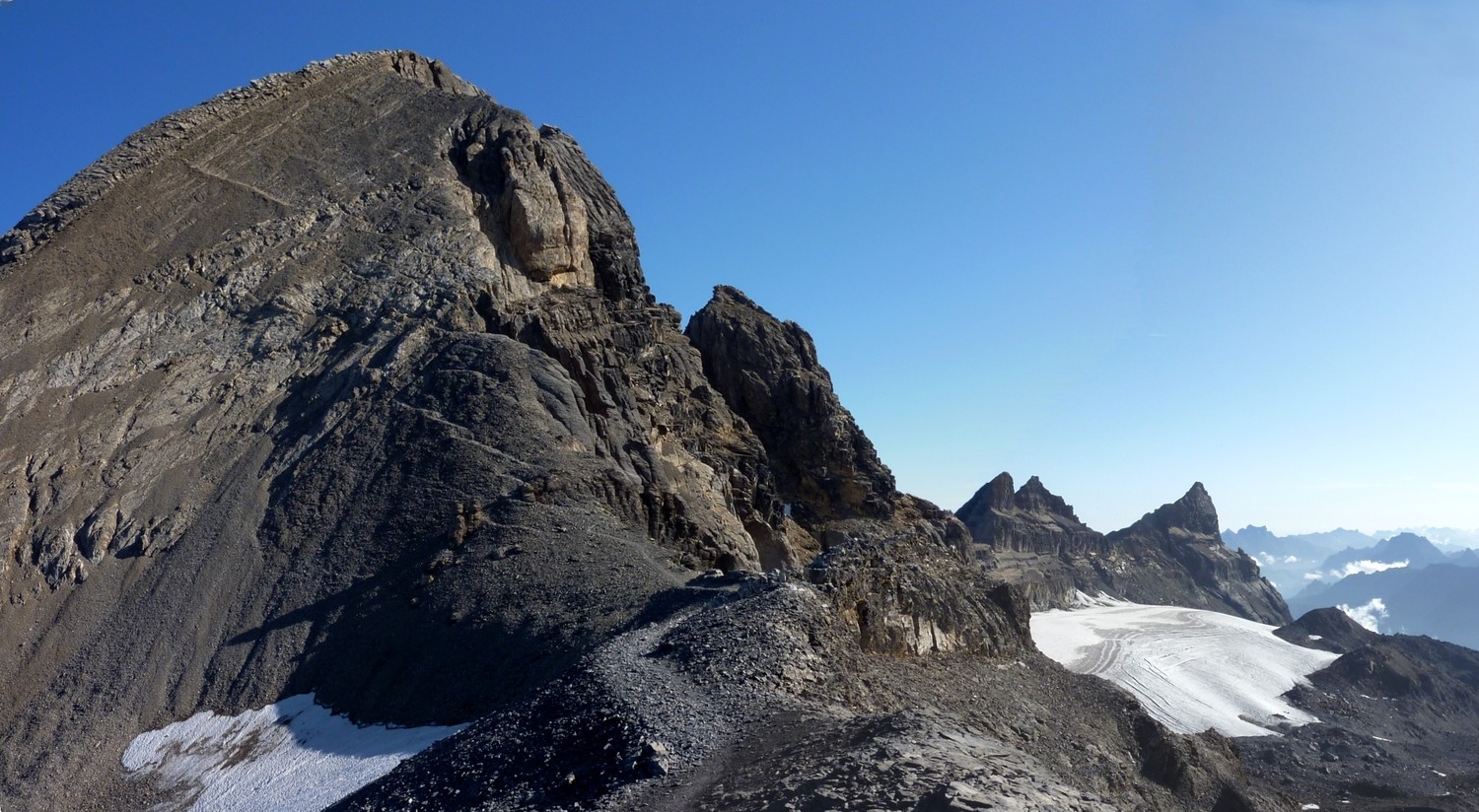 La Haute-Cime depuis le Col des Paresseux, un bon gros tas de cailloux...
