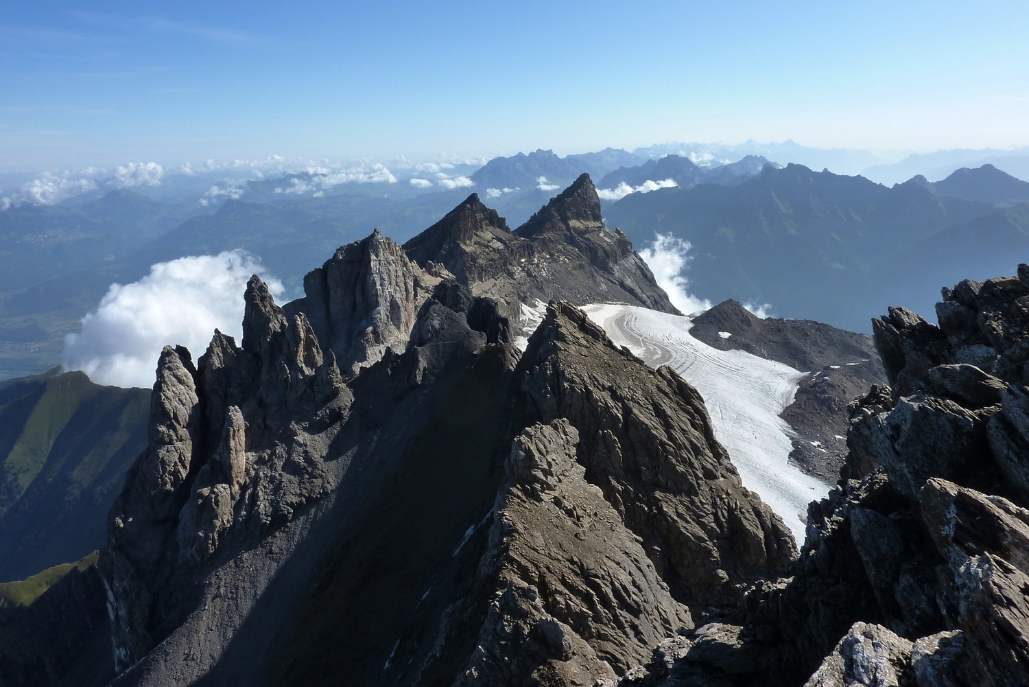 L'enfilade des Dents devant les Diablerets