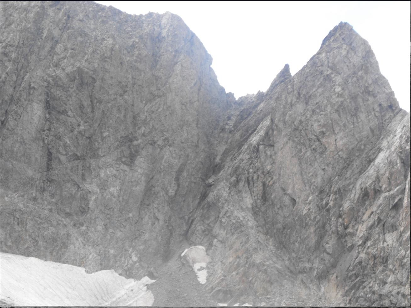 Le rappel dans la brèche pour rejoindre le bas du Glacier des Violettes