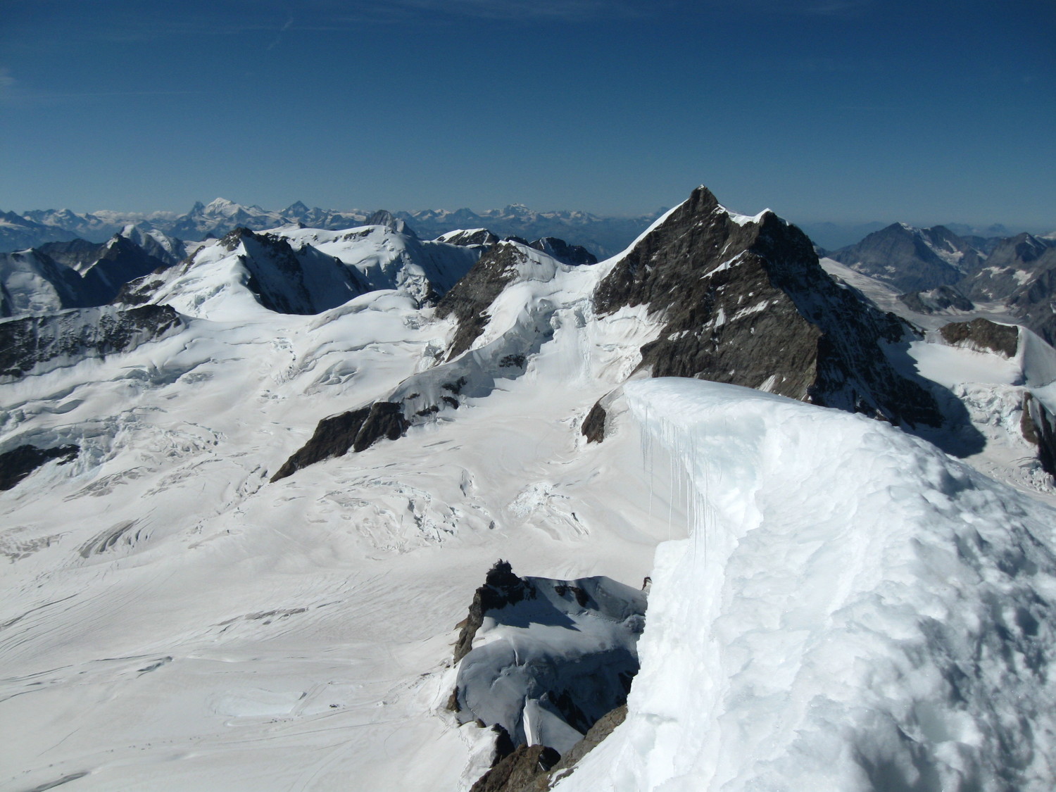 Corniche et Jungfrau en arrière plan