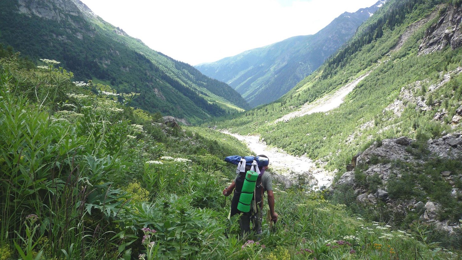 retour vers Mestia : pas de sentier !