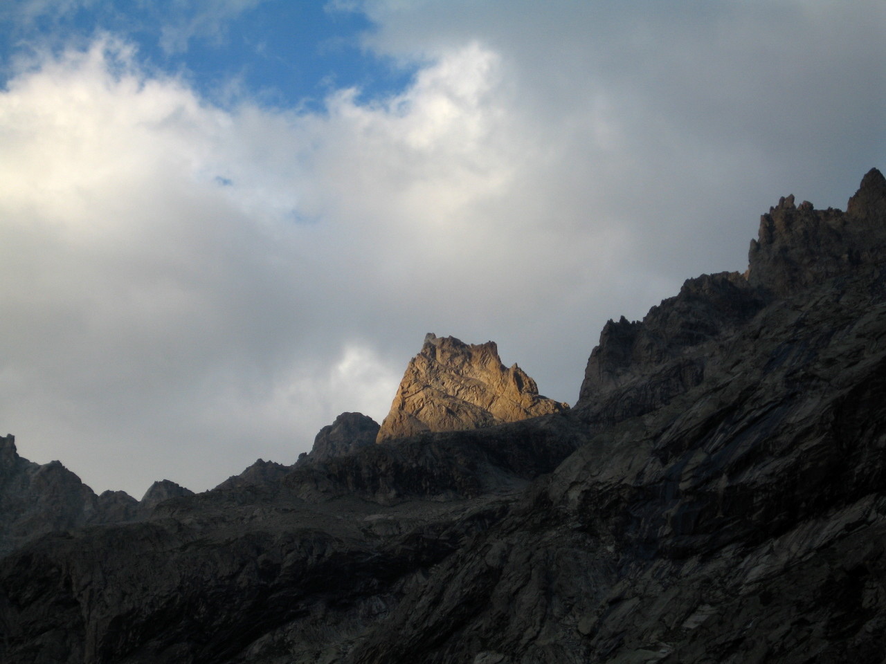 Pointe des Aigles seen from the Châtelleret hut