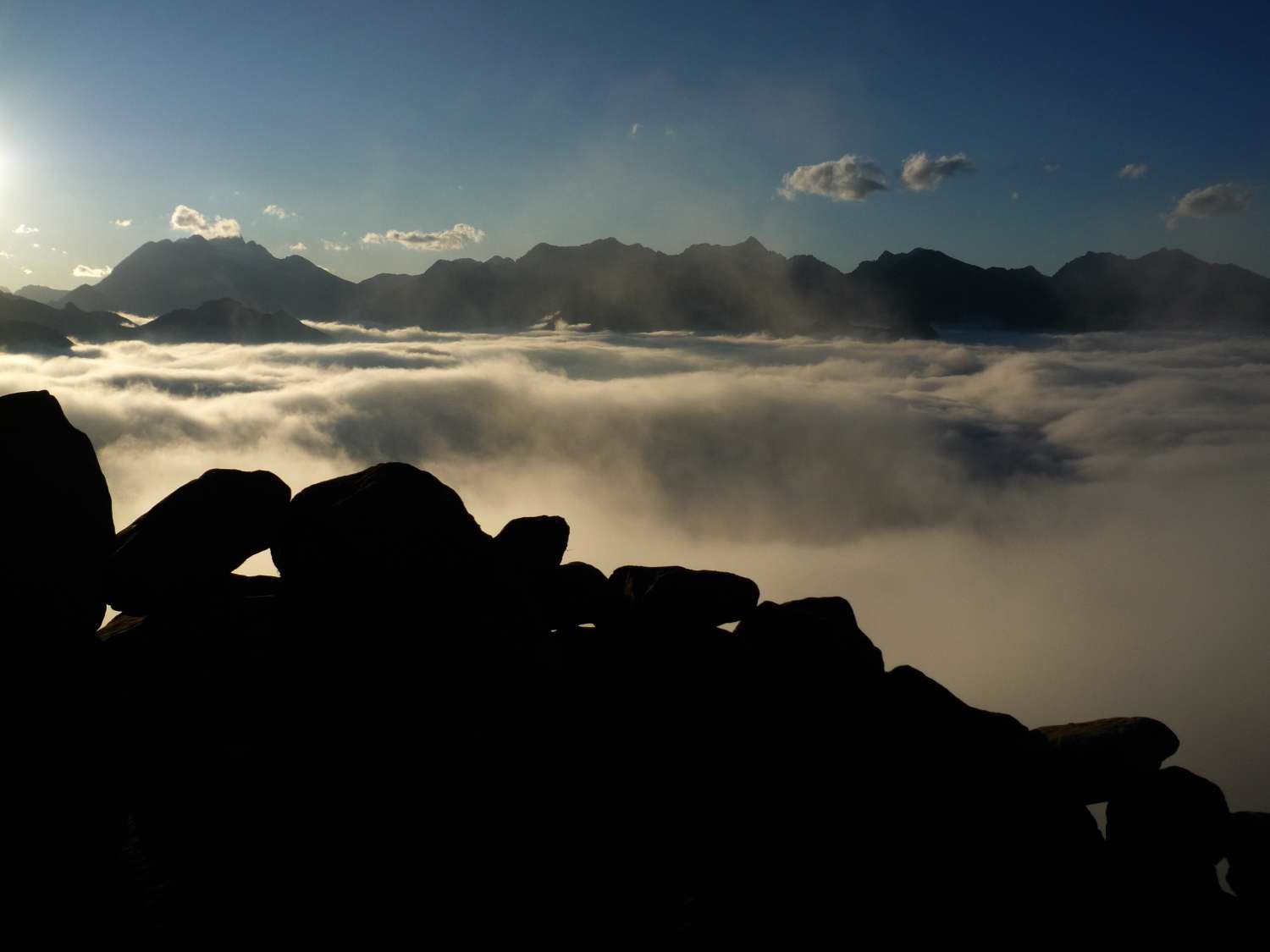 Bivouac (J1) au dessus de la mer de nuage