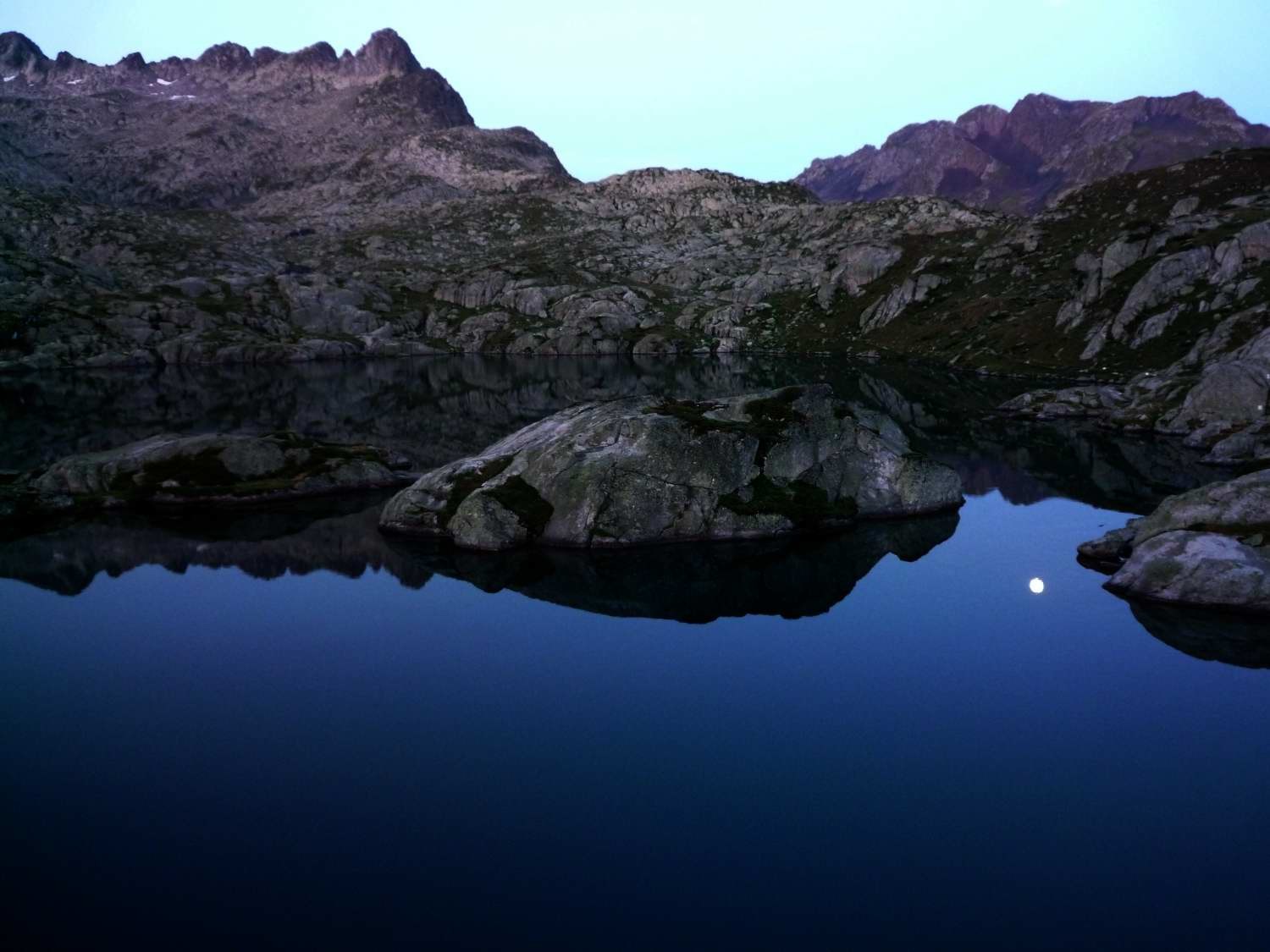 coucher de lune en montant au campanal