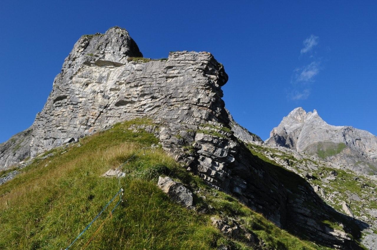 L'éperon 1948 m. qu'il faut contourner par la droite