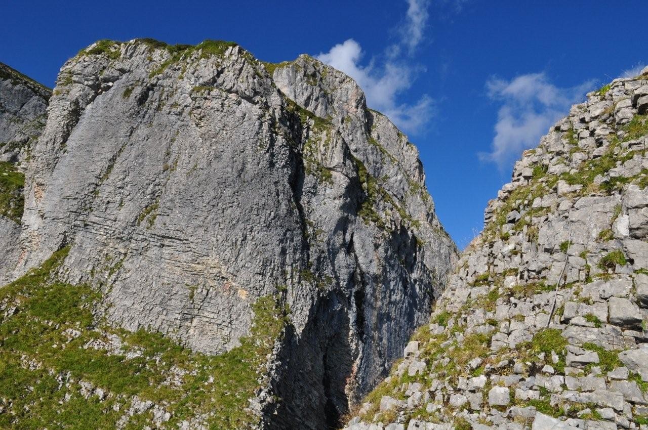 Depuis le col,la pente herbeuse à traverser