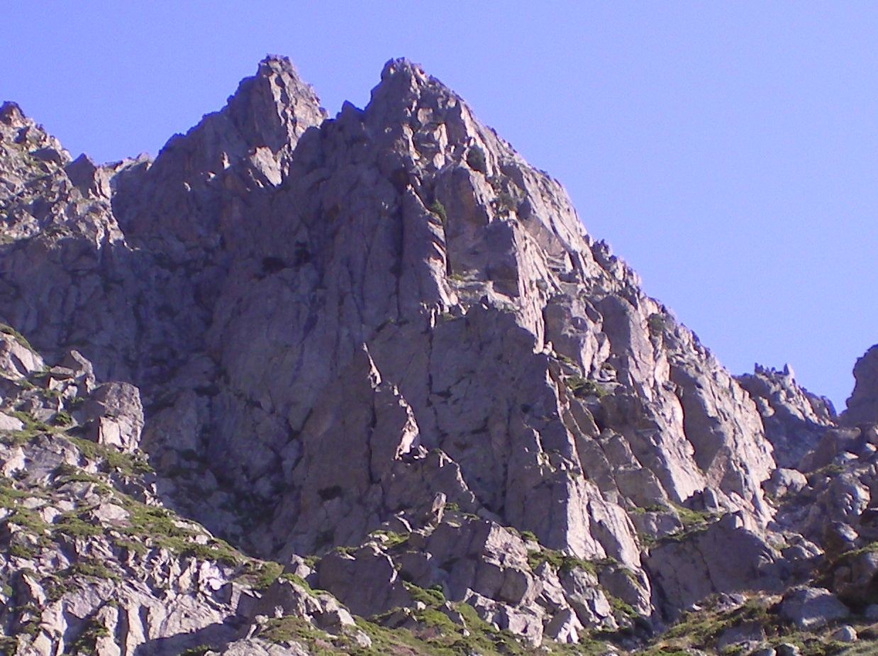 Eperon Bach, voie Aco es Poulit, pic rouge de Belcaire, Ariège