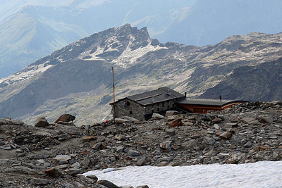 Refuge Cita di Mantova (3500m) Refuge Cita di Mantova (3500m)