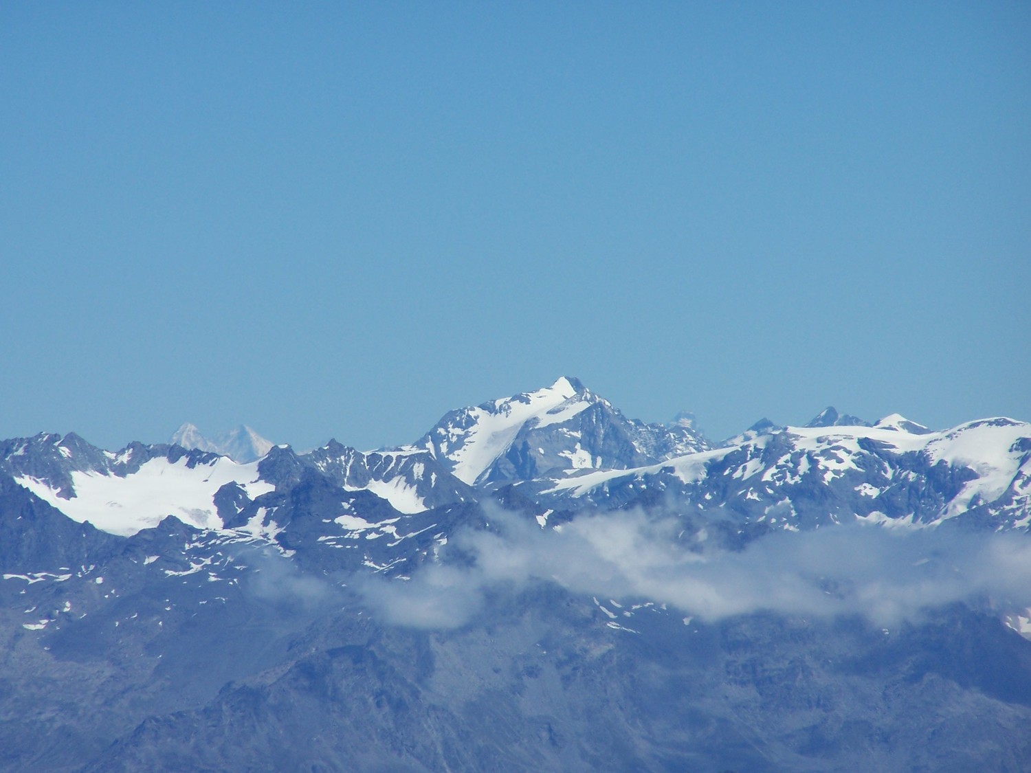 La Gde Casse, la Vanoise, et en arrières plan les hauts sommet du Valais vus du sommet du Rateau