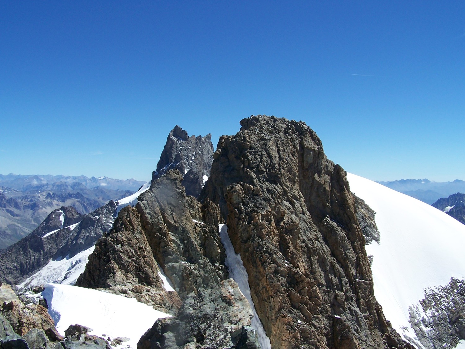 Sommet Est du Rateau et les Arêtes de la Meije.