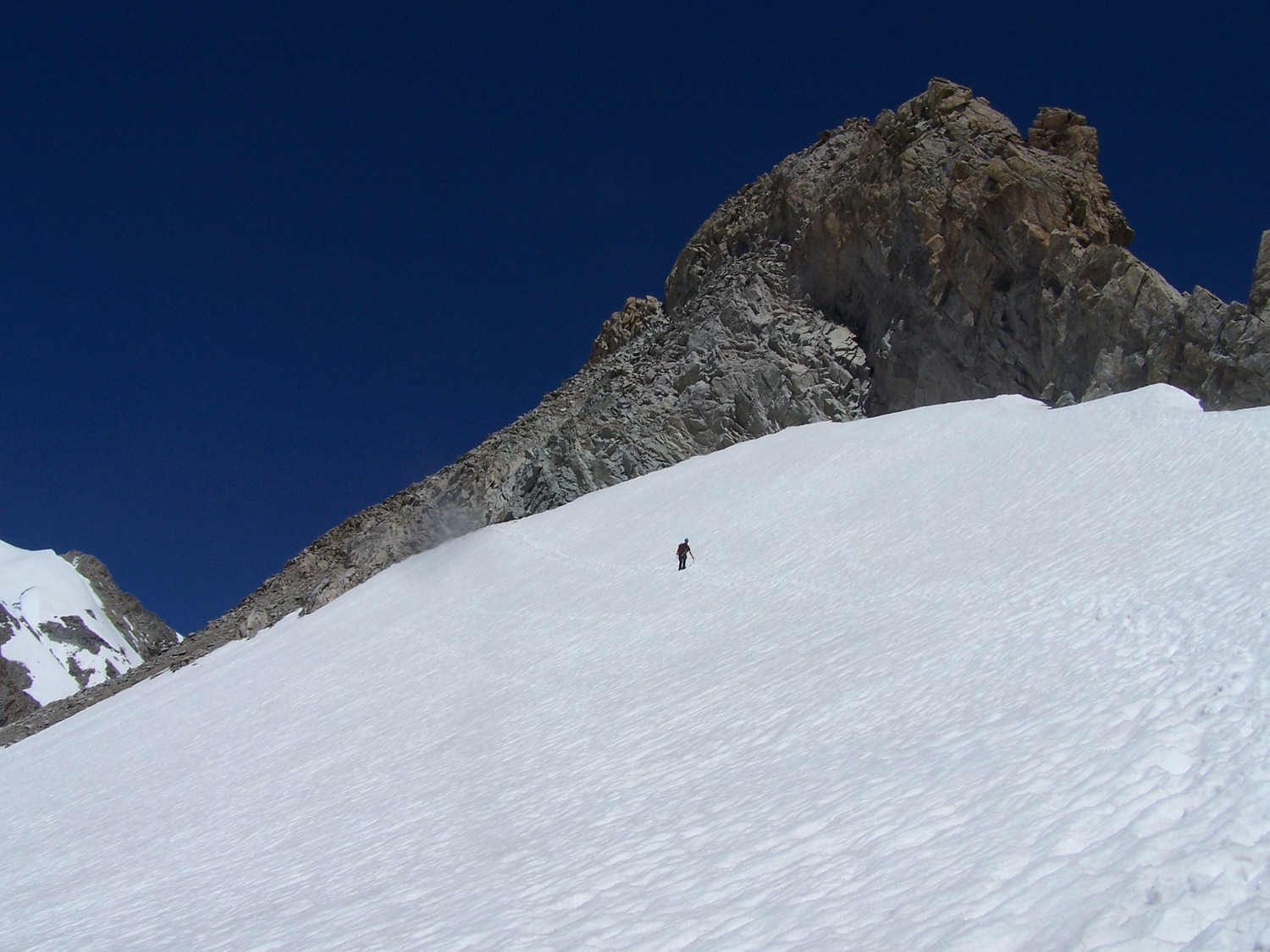 Descente de la tête N vers le col du Replat, haut du glacier de la Selle
