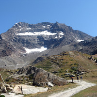 Lagginhorn e WeissmiesHutten (al centro).