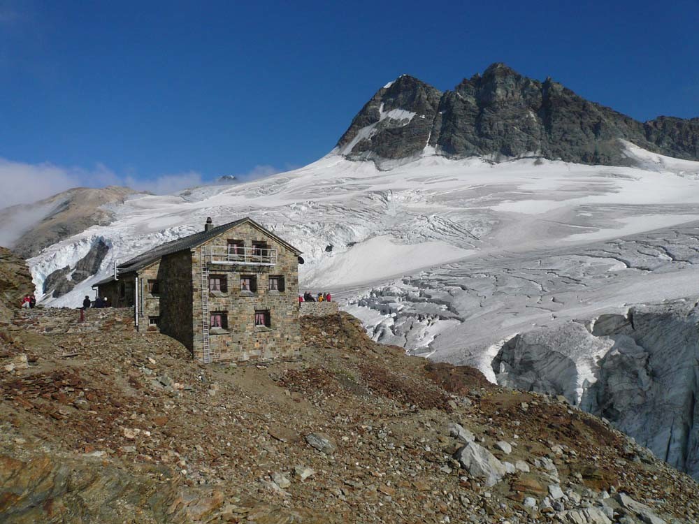 Le refuge et son sommet vedette