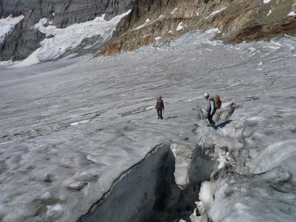 Franchissement de crevasses non loin du refuge