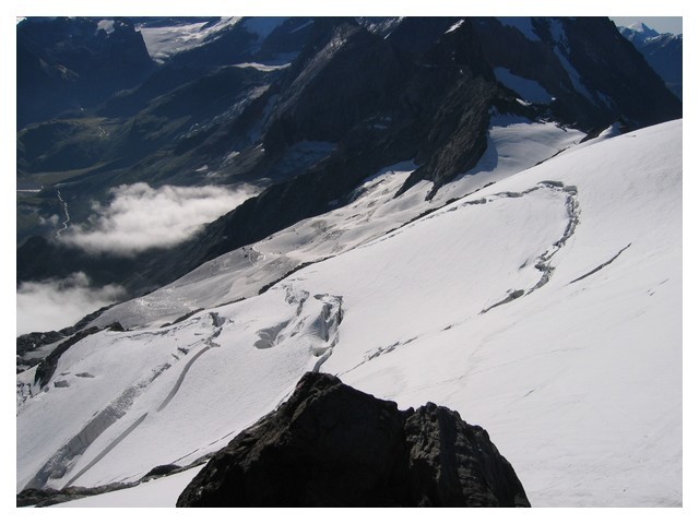 Crevasses sur le haut du glacier du Troquairou