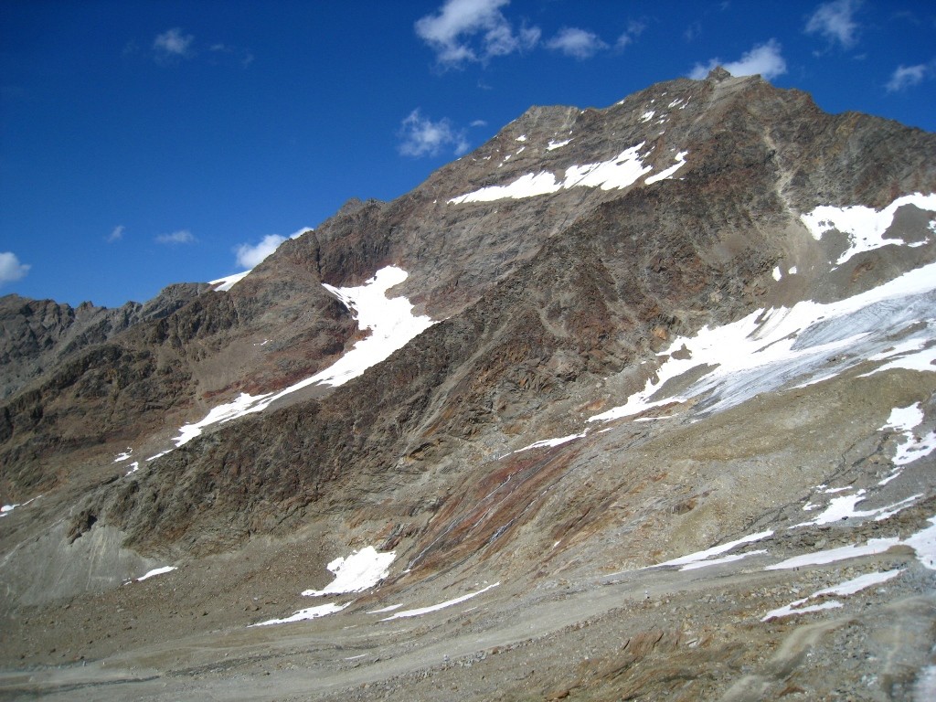 Vue d'ensemble de l'itinéraire (Au fond l'arête WSW et devant la nervure WSW)