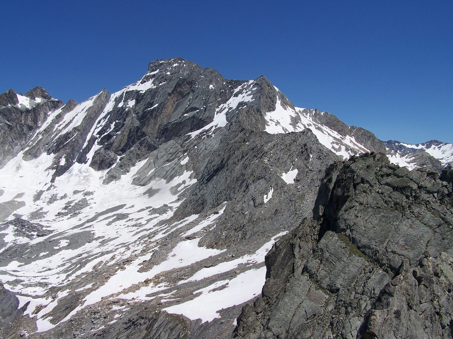La face W des ptes de la partie et de l'echelle vu depis l'arête de la Doran
