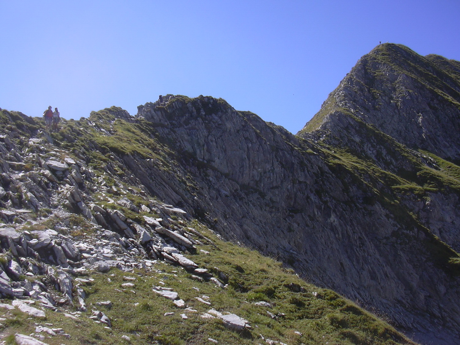 La descente sur l'arête nord vers le pas de l'ours
