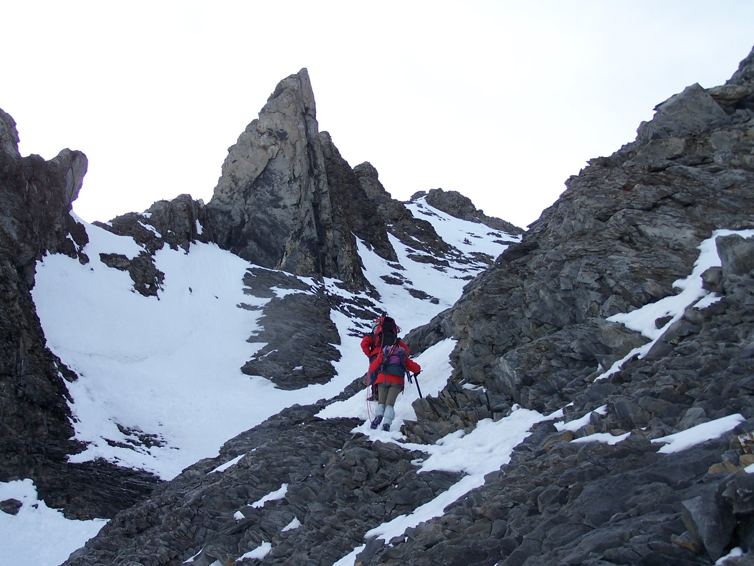 Dans la voie, les passages mixtes et les "petits couloirs" de l'arête
