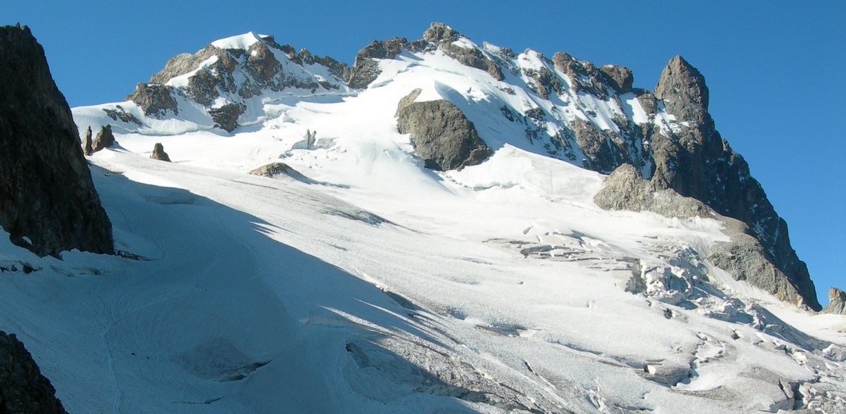 La traversée vue du nord en descendant du refuge de l'Aigle
