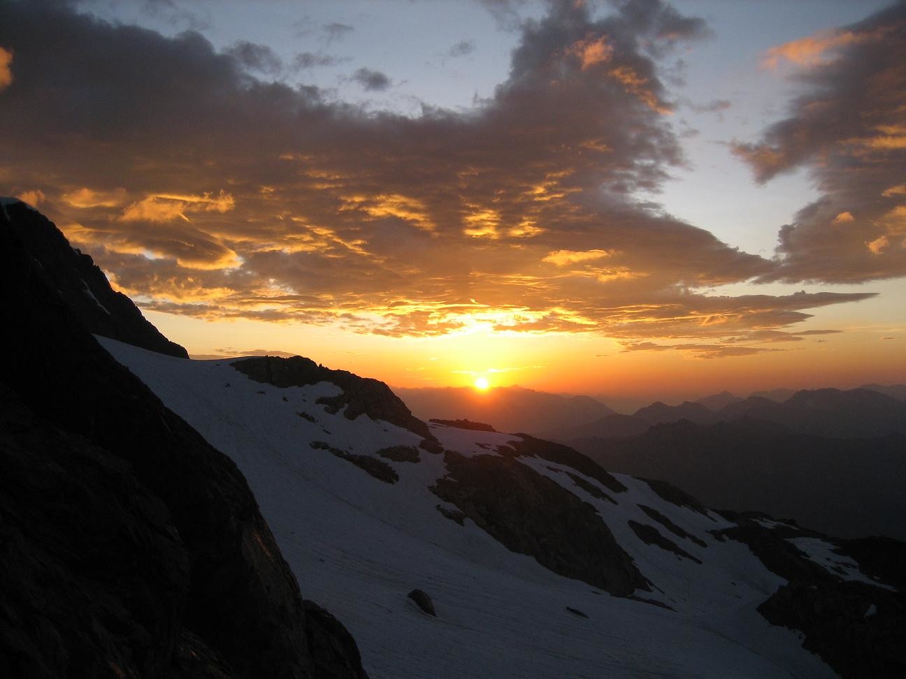 Lever de soleil sur le glacier du Monetier