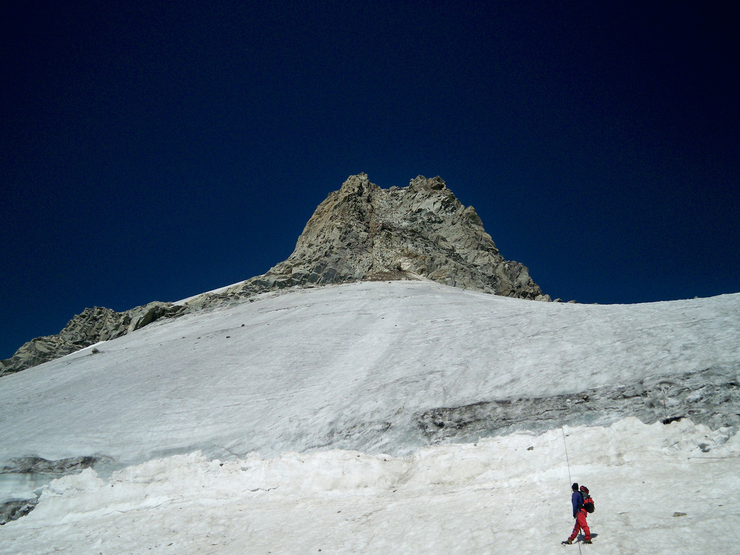 rimaye et couloir rocheux menant à l'arête terminale