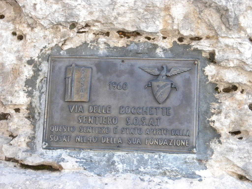 La plaque de départ du sentier SOSAT