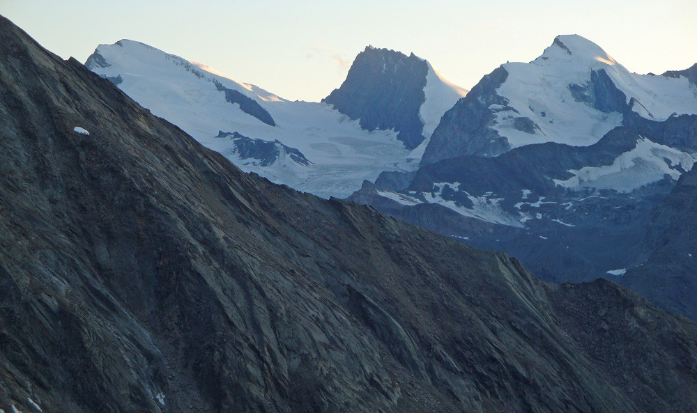 Fin du jour sur le Stralhorn, Rimpfishorn, Allalinhorn.