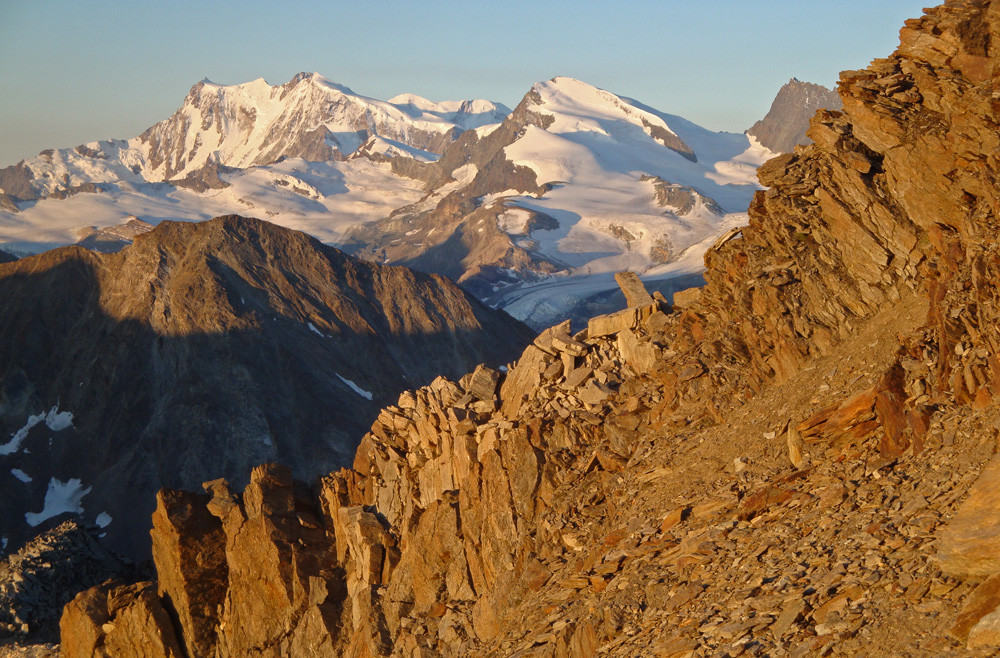 Blocs à la base de l'arête