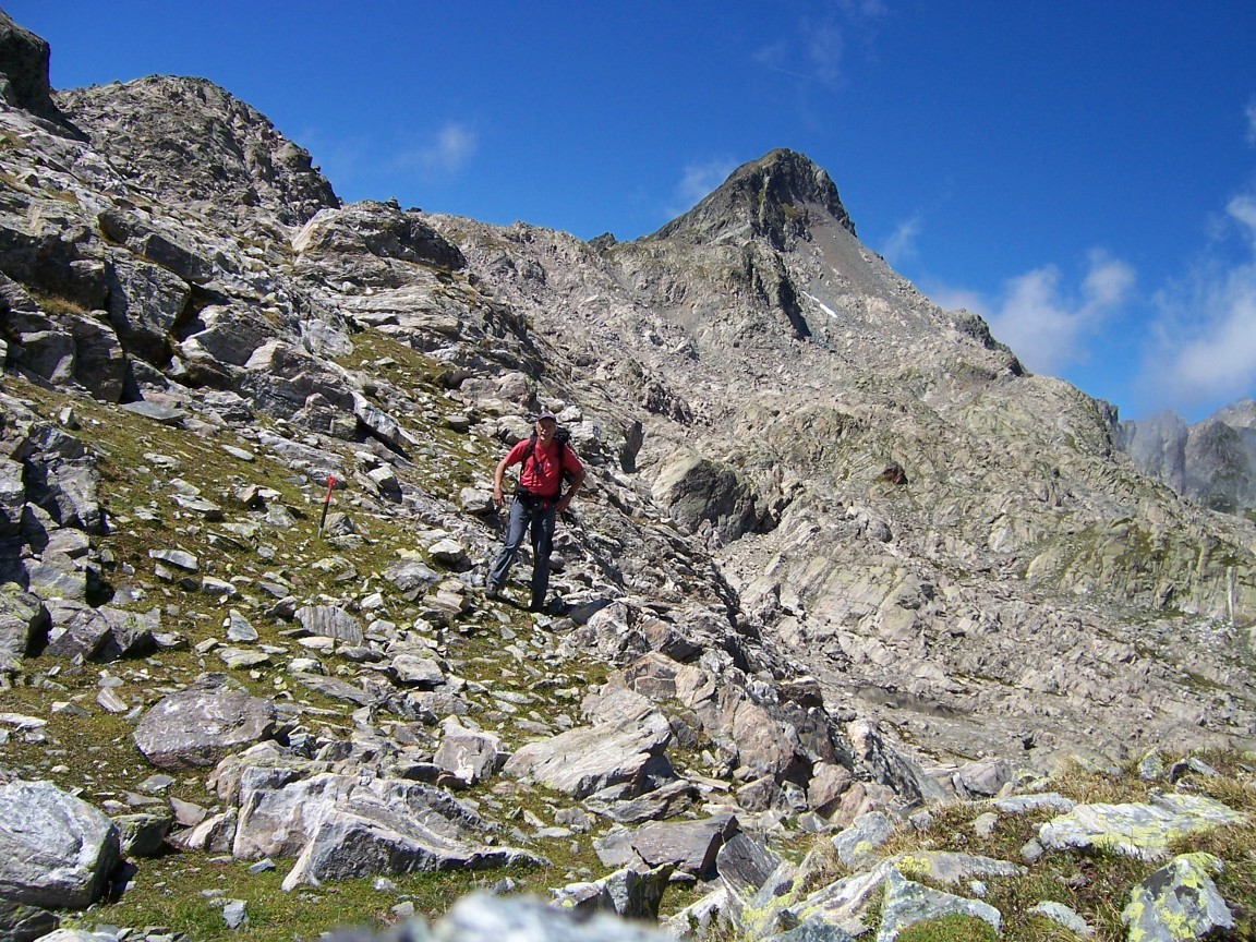 Au col du Sambuis : vue sur le Bec d'Arguille et son immense pierrier