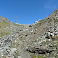 Le col de Pontonnet repérable à son ... pylône